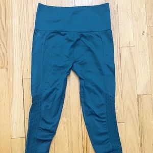 NWOT Women’s Fabletics Perforated 7/8 Leggings